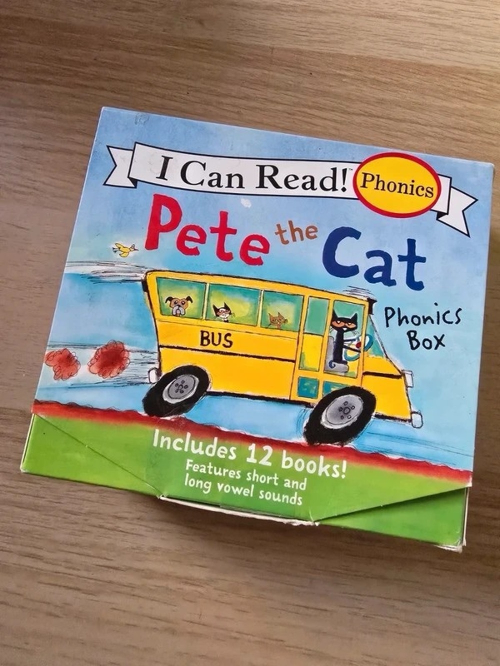 Pete the Cat Phonics Box Set — Blue and Yellow Early Reading Books